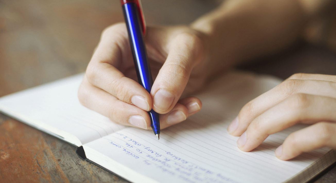 İyi bir essay yazmak için bilmeniz gereken 83 fiil